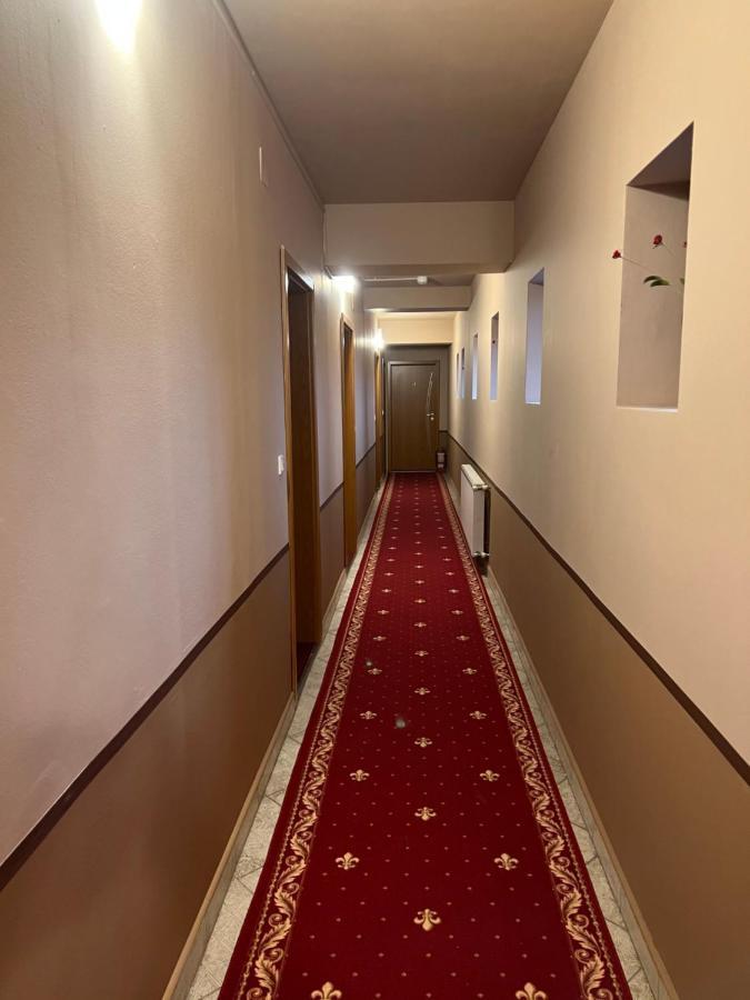 Pensiunea Uno Timişoara Exteriör bild