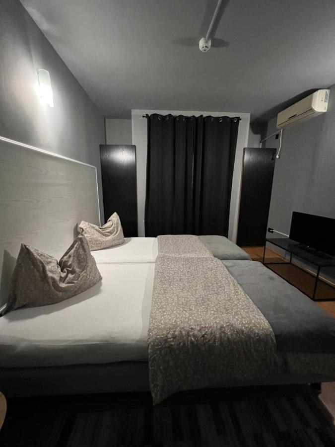 Pensiunea Uno Timişoara Exteriör bild